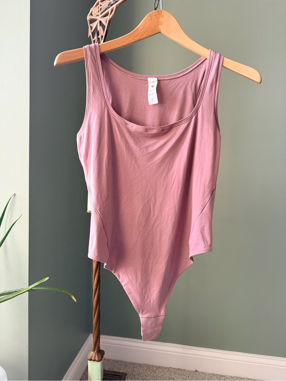 Lululemon Mauve Pink Scoop Neck Sleeveless Bodysuit Size M